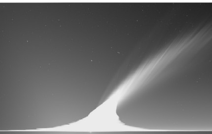 Immagine della coda di ferro della cometa McNaught presa il 4 maggio 2007 dalla sonda STEREO