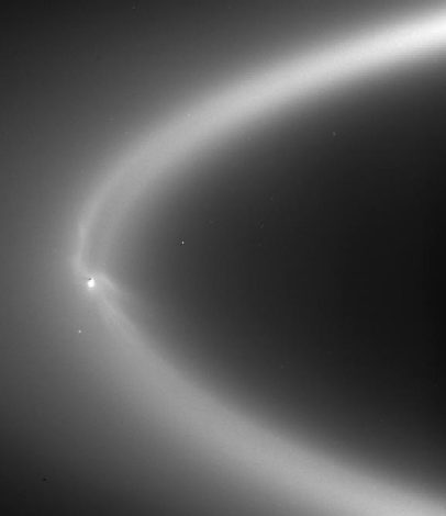 Foto dell'anello E in cui il pallino luminoso è Encelado