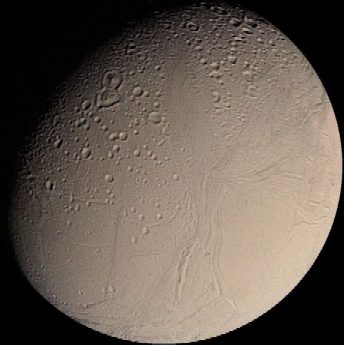 Encelado fotografato dalla sonda Voyager 2 nel 1981
