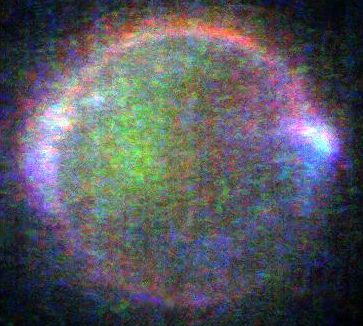 Foto di un'aurora di Io presa nel 1998 dalla sonda Galileo