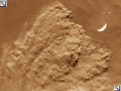 Fotografie dello Space Telescope Hubble di una tempesta di sabbia marziana del 28 ottobre 2005, di una tempesta nel giugno 2001 e dell'evoluzione di quest'ultima nel settembre 2001.