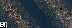 Foto dall'alto di una distesa di dune nella Noachis Terra.