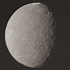 Foto di Umbriel presa dal Voyager 2