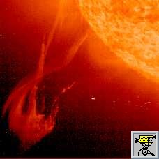 Foto della sonda SOHO di una protuberanza e filmato che ne mostra la formazione