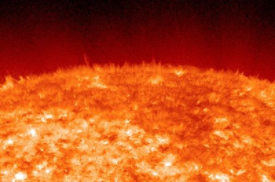 Foto del 2010 delle spicole, efettuata dal Solar Dynamics Observatory 