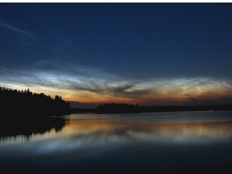 Una nube nottelucente vicino al circolo polare artico