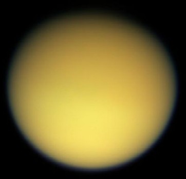 Titano fotografato dalla sonda Cassini nel visibile