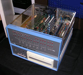 Altair 8800 (1975)